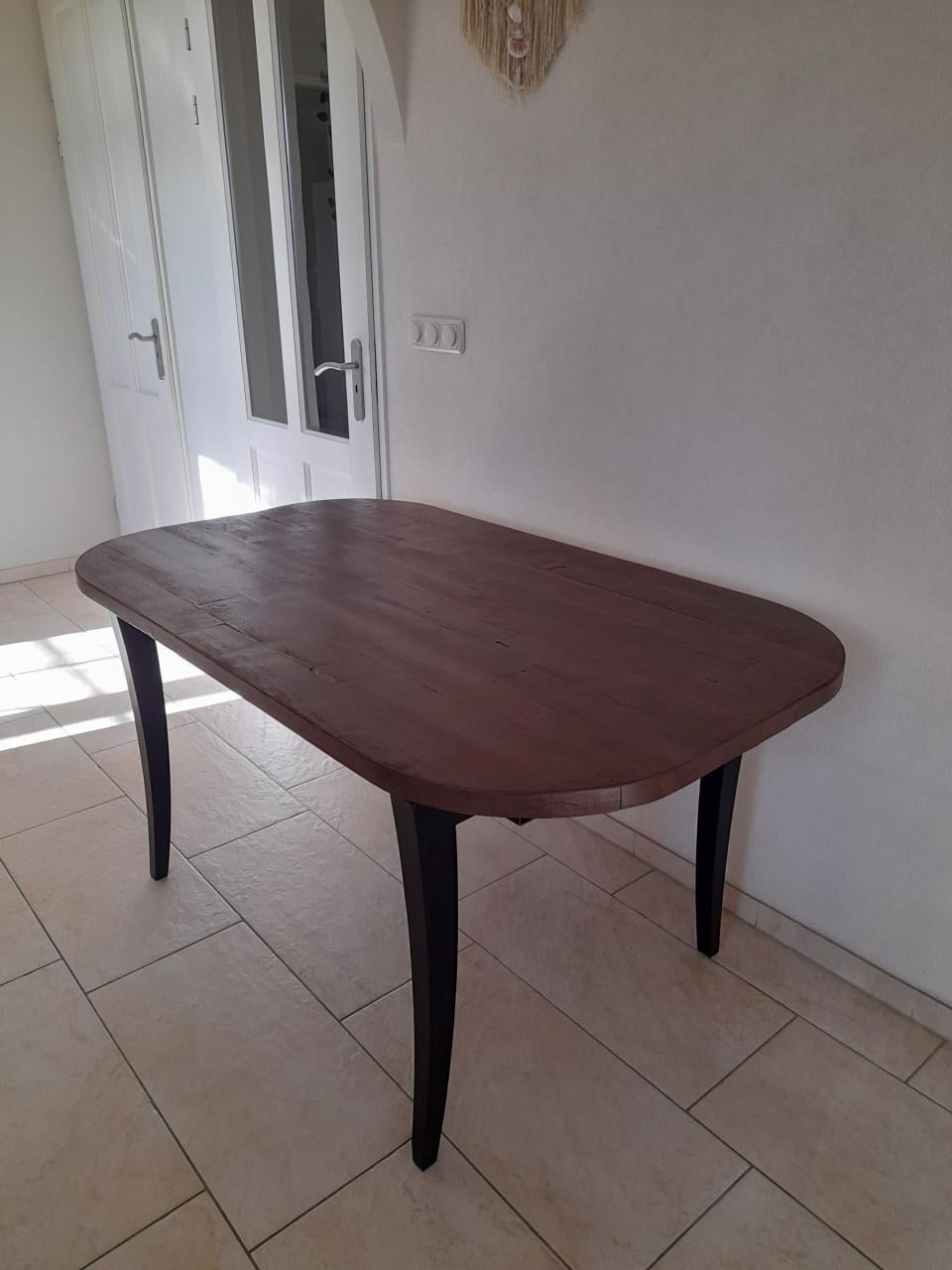 Mooie massief houten doorleefde tafel 89 x 150 x 75H (in goede staat)