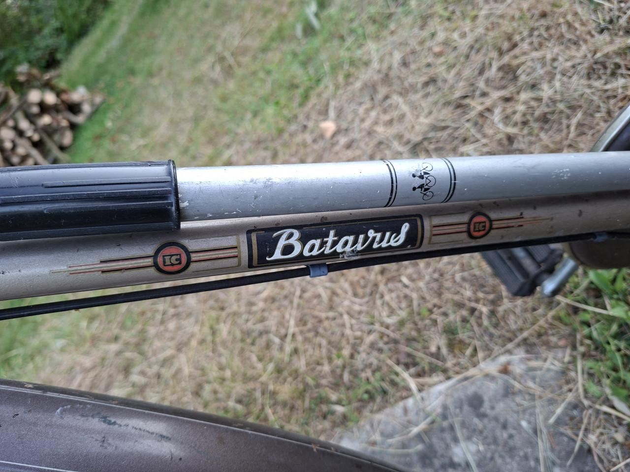 Batavus herenfiets met 3 versnellingen, oud model maar fietst nog prima