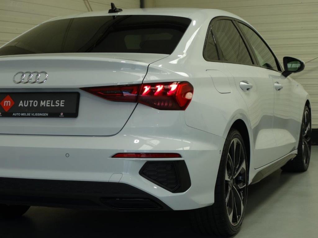 Audi A3 35 tfsi 150pk s tronic s line edition