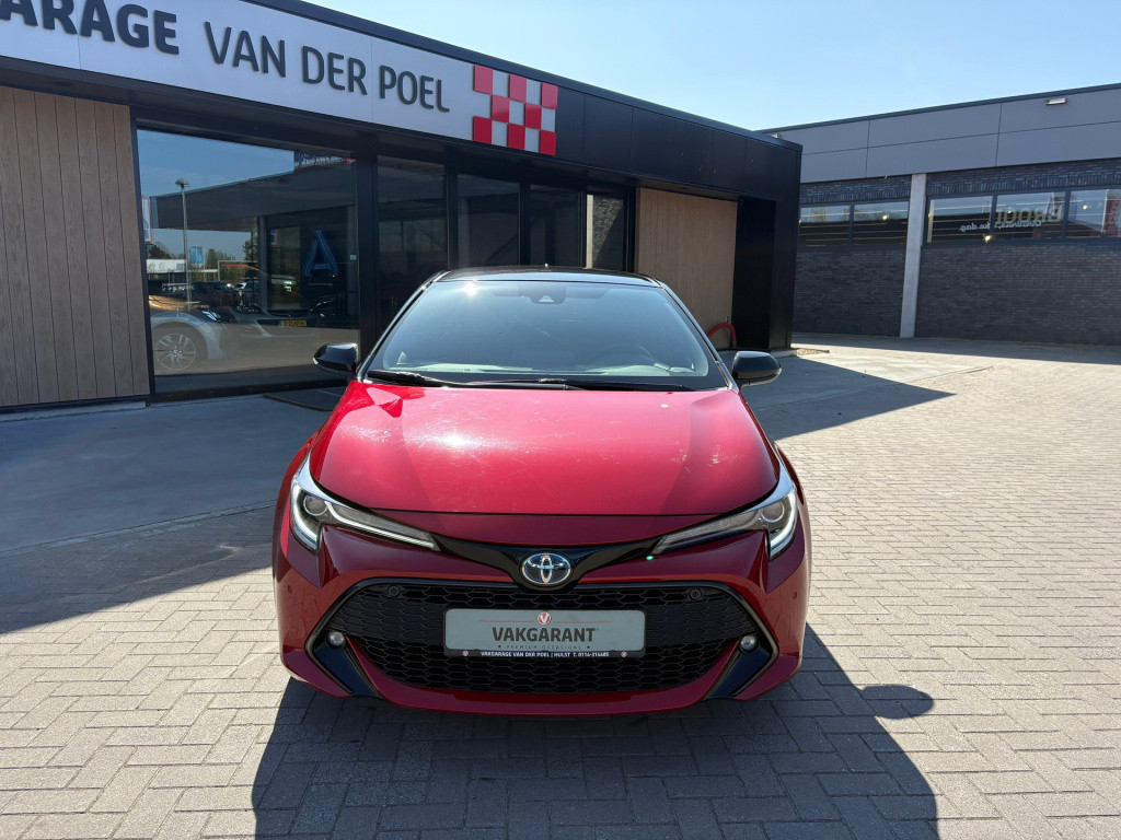 Toyota Corolla 1.8 hybrid business intro