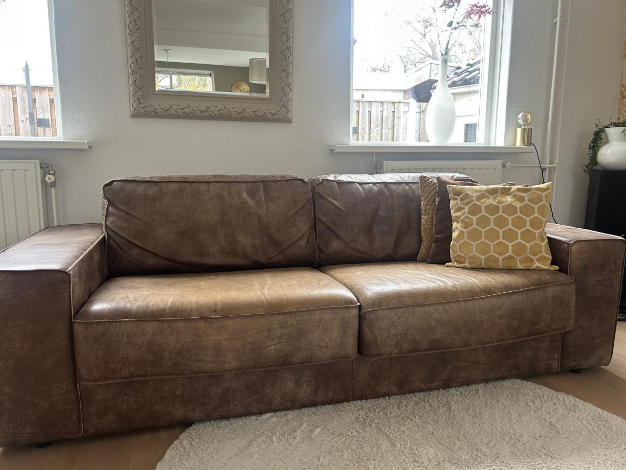 Bruin leren bank