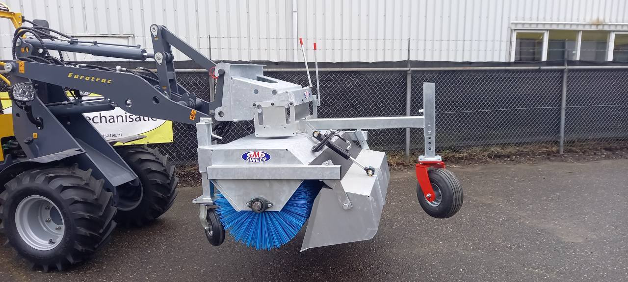 M-sweep veegmachine euro en giant aansluiting