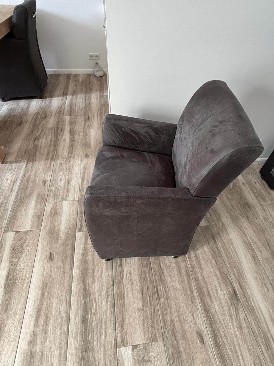 4 eetkamerstoelen en eettafel 190x95cm