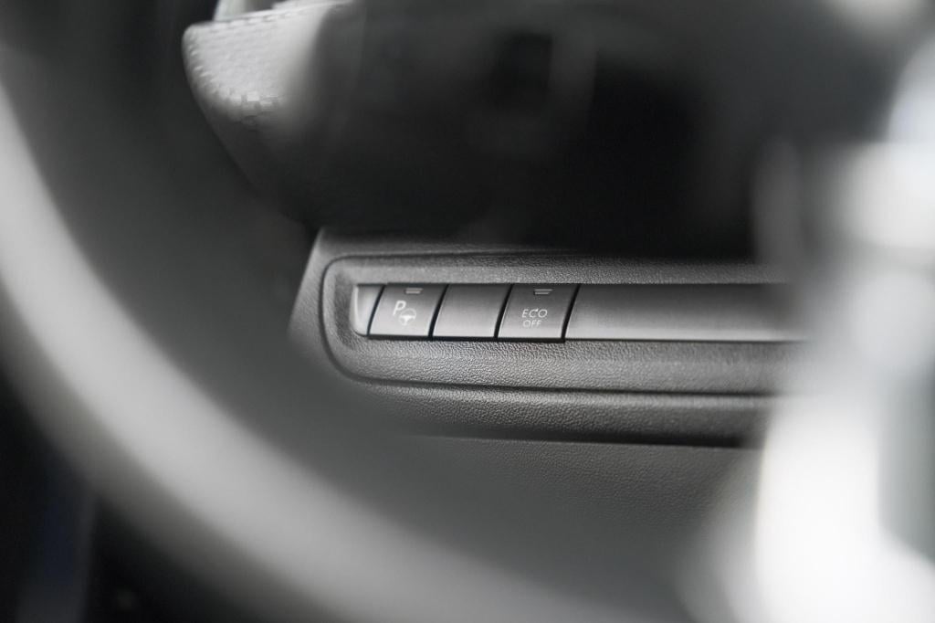 Peugeot 208 puretech 110 tech edition | camera | apple carplay | parkeersen