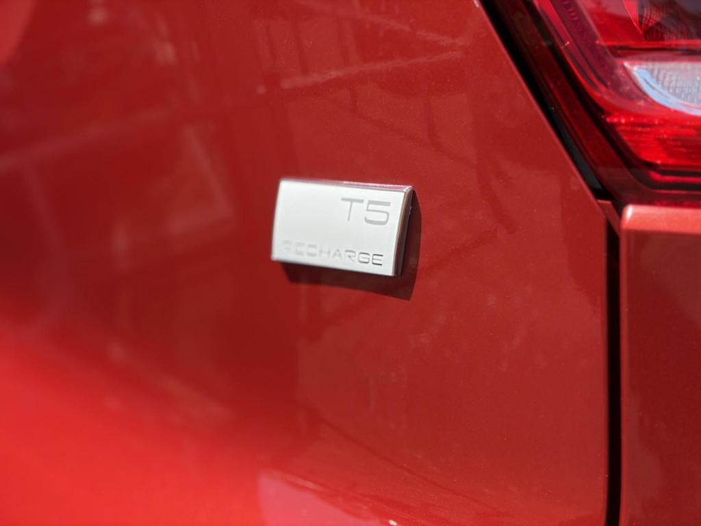 Volvo XC40 1.5 t5 recharge r-design | panodak | trekhaak | camera | enz.