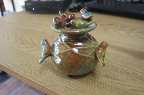 Potje met vogeltjes,,voor wierook stokjes