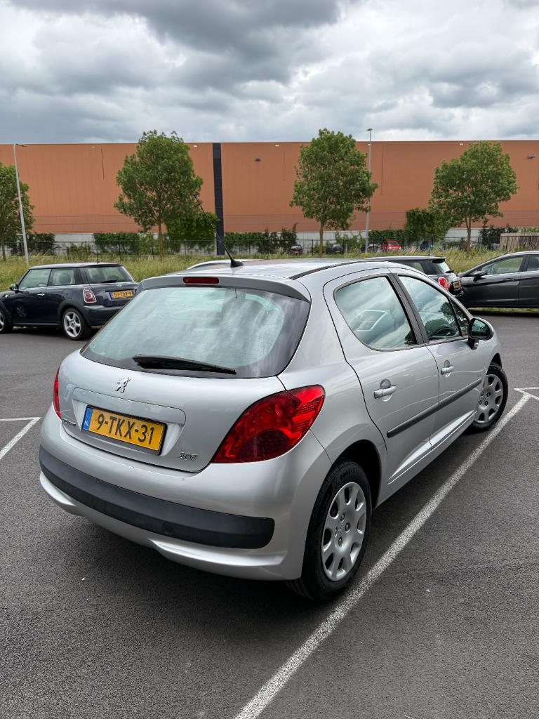 Peugeot 207 1.4 look - airco - nieuwe koppeling