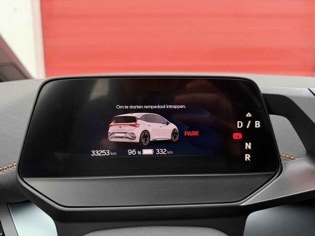 Cupra Born business one 62 kwh | carplay | pdc | rijklaar inclusief 1 jaar 