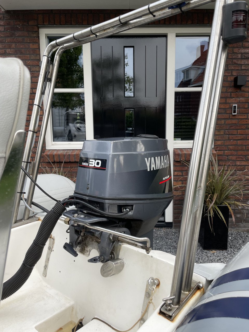 AB 390VS met Yamaha 30PK