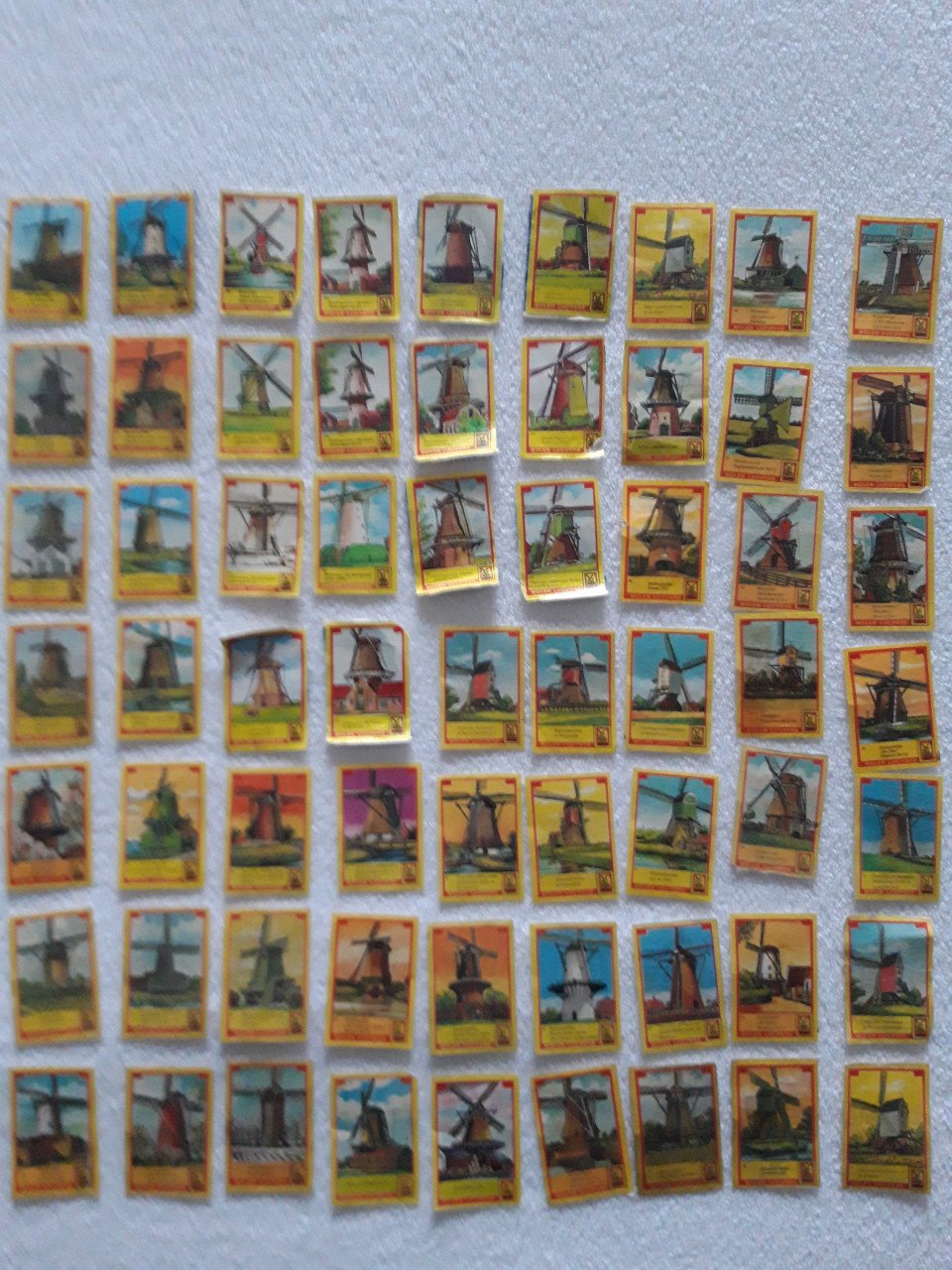 Plaatjes luciferdoosjes o.a. steden,molens, vlaggen, rookwaren, mode e.d.