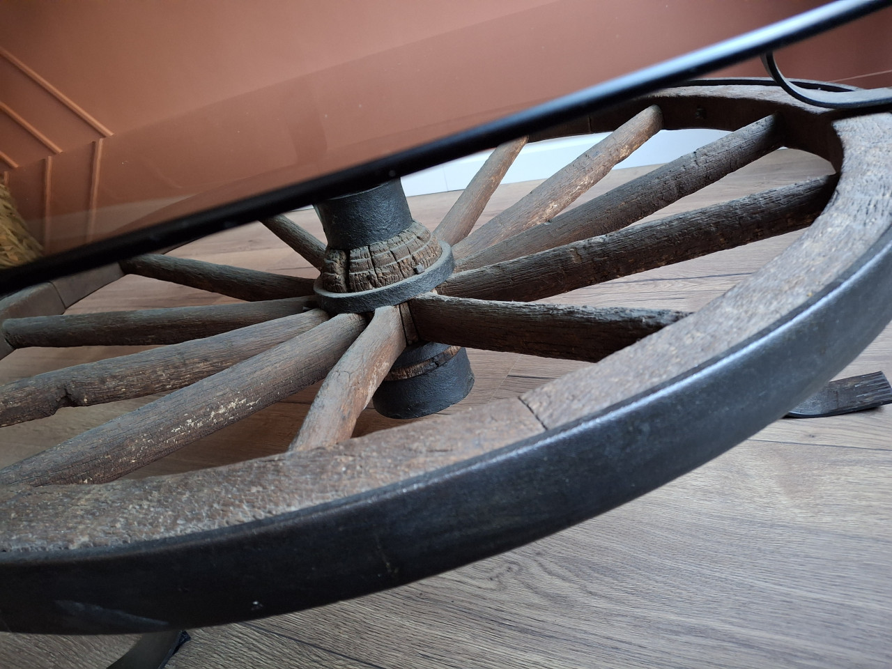 Salontafel met houten wiel