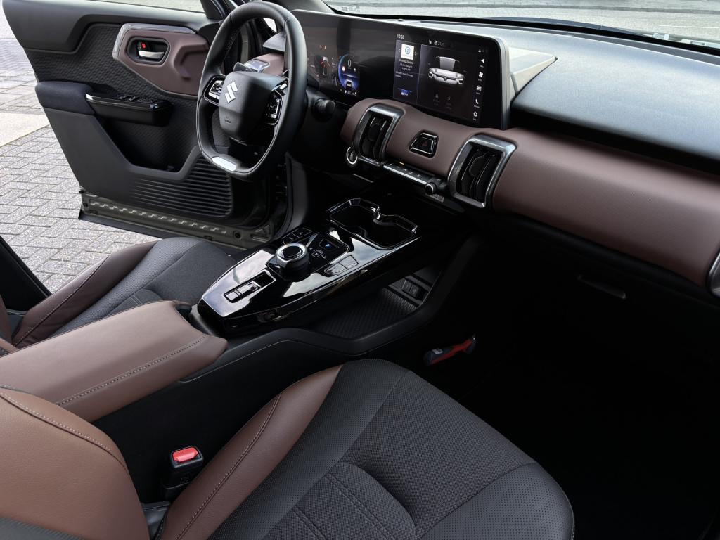 Suzuki E Vitara style 61 kwh