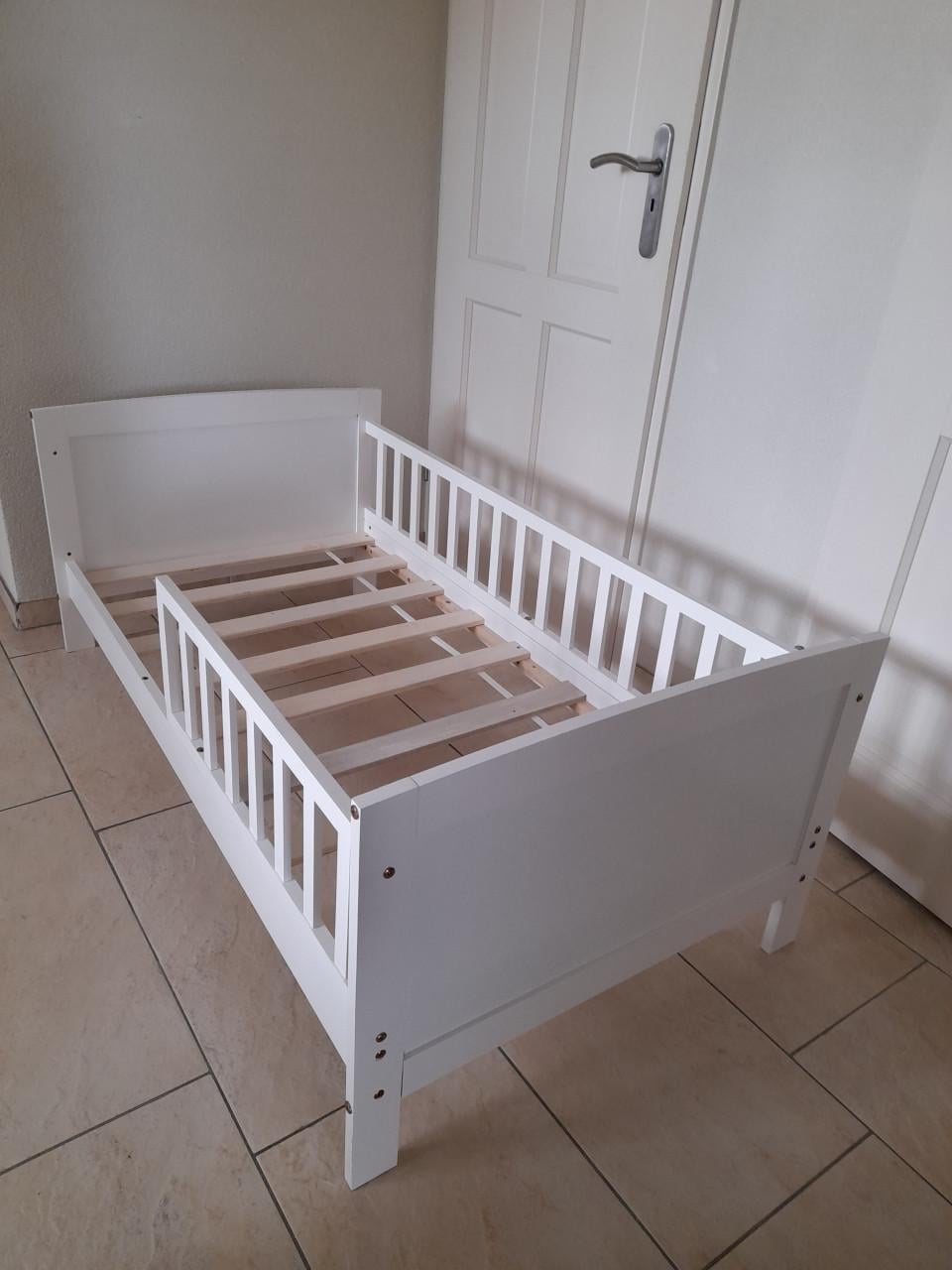 Peuterbed + matras (in goede nette staat)