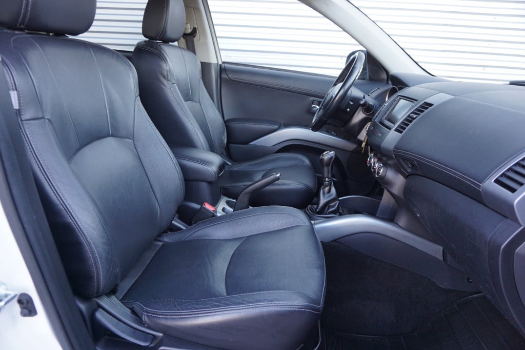 Mitsubishi Outlander 2.0 intro edition airco / navi / cruise / camera / lm 