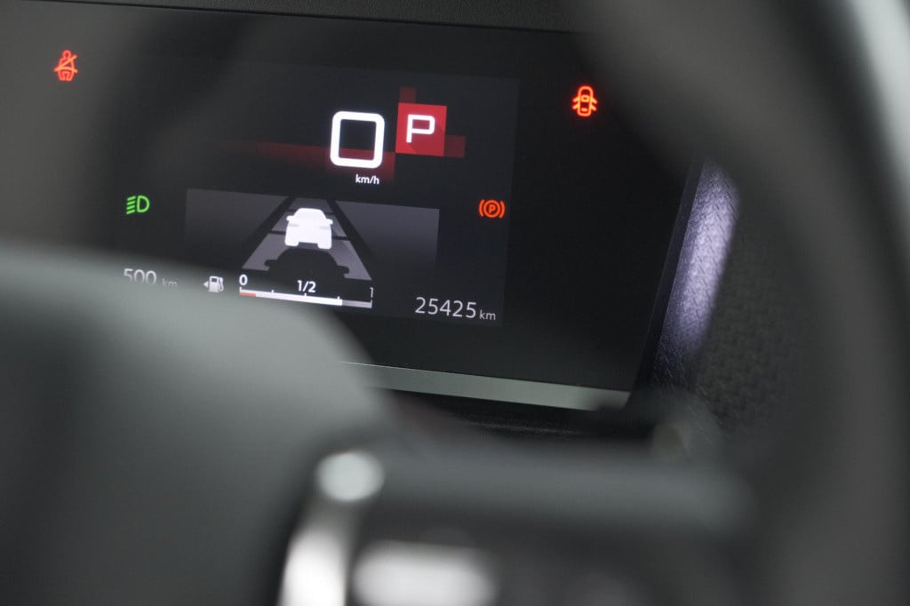 Citroen C4 puretech 130 eat8 shine | camera | dodehoekdetectie | head-up di