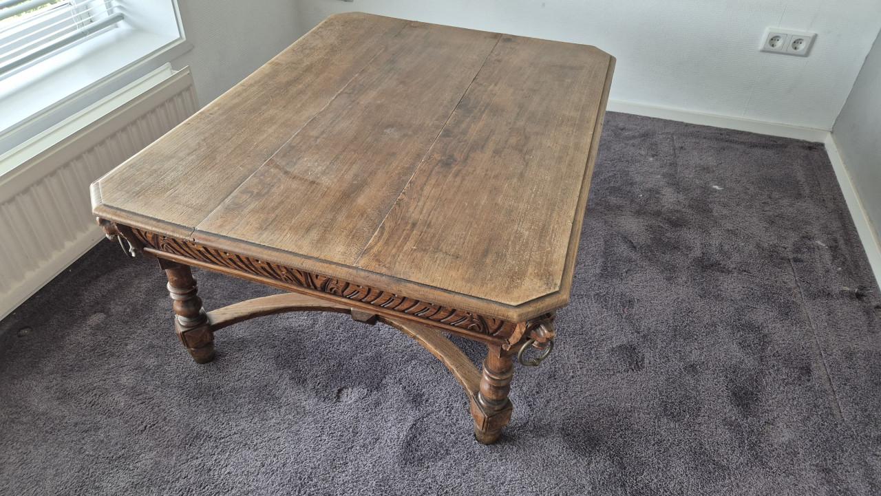 Antieke Mechelse salontafel met leeuwenkoppen