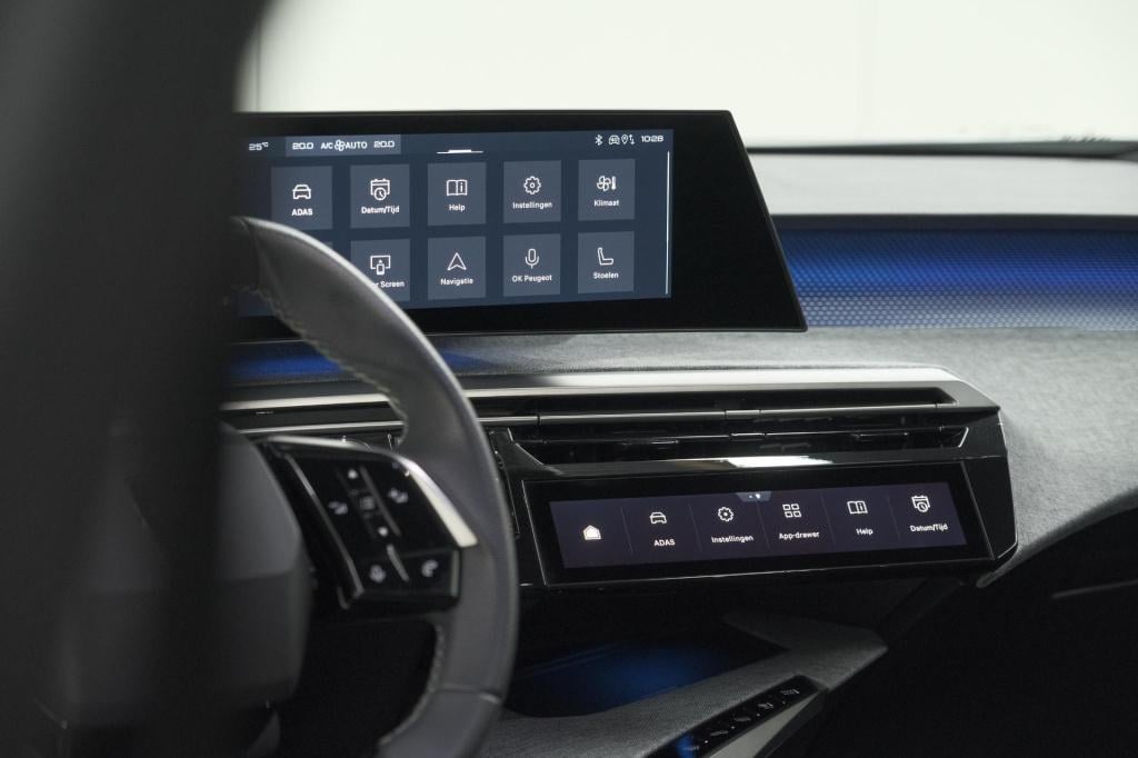 Peugeot 3008 1.2 hybrid 136 gt | panoramadak | focal audio | alcantara exec