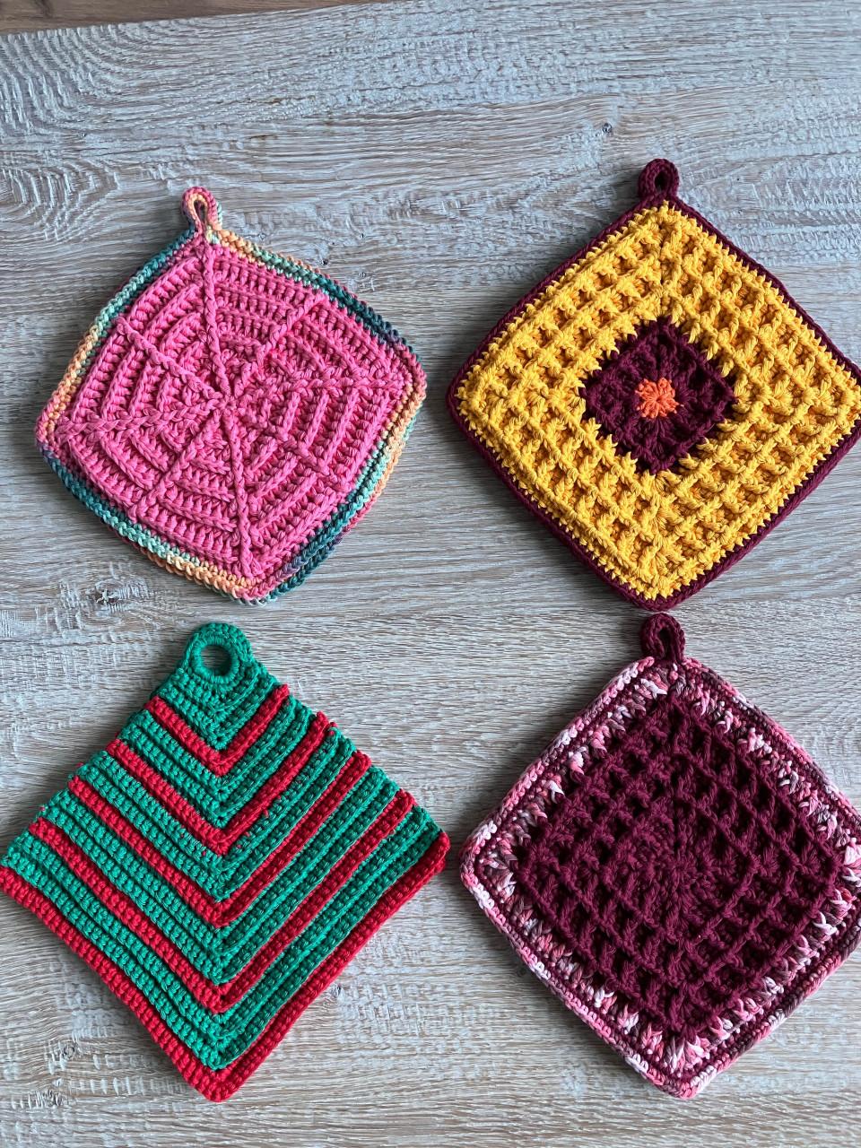 Verschillende nieuwe gehaakte pannenlappen