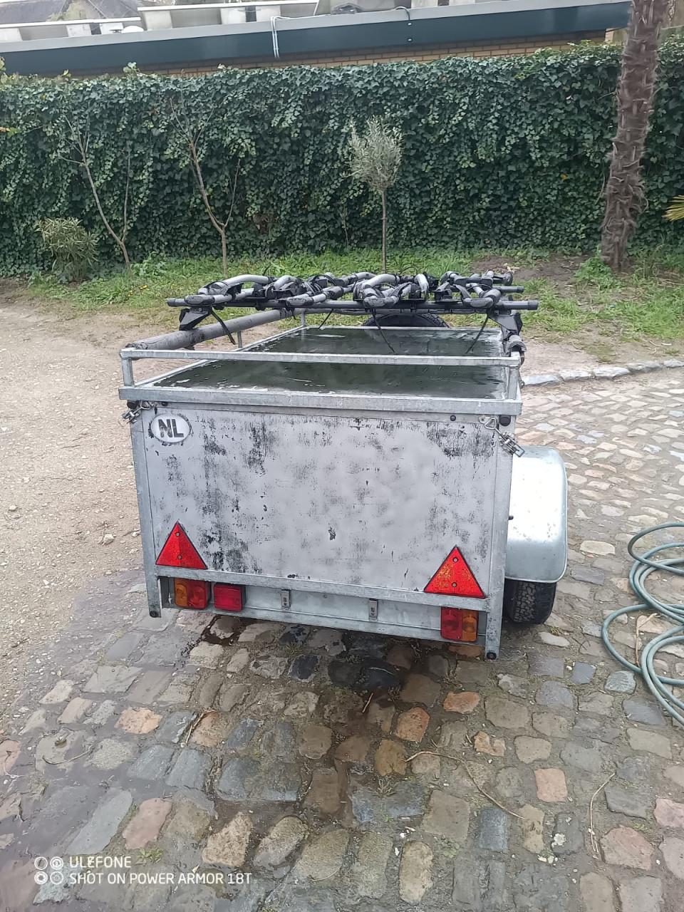 Grote bagagekar met thule 4 persoons fietsendrager