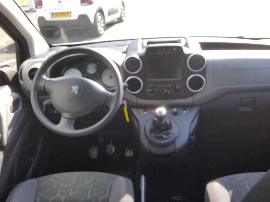 Peugeot Partner tepee 1.2 110pk active | trekhaak | apple carplay | airco |