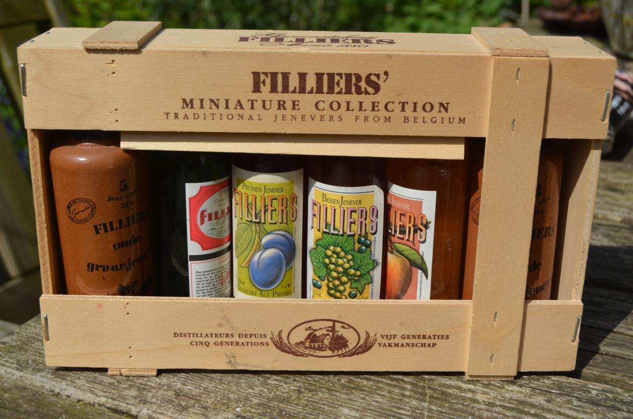 Diverse miniatuur flesjes meest Belgische jenever (1)