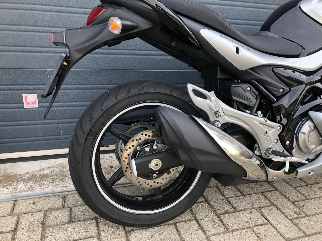 Suzuki SFV650 Gladius uit 2013, 13dkm met ABS, Rijklaar mee €3750,-