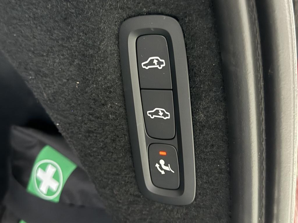 Volvo XC60 t6 398pk recharge ultra black edition| luchtvering| panodak| 360