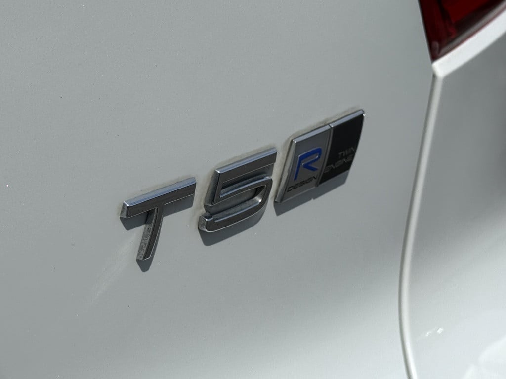 Volvo XC40 t5 262pk recharge r-design | panodak| adap.cruise| 360camera| el