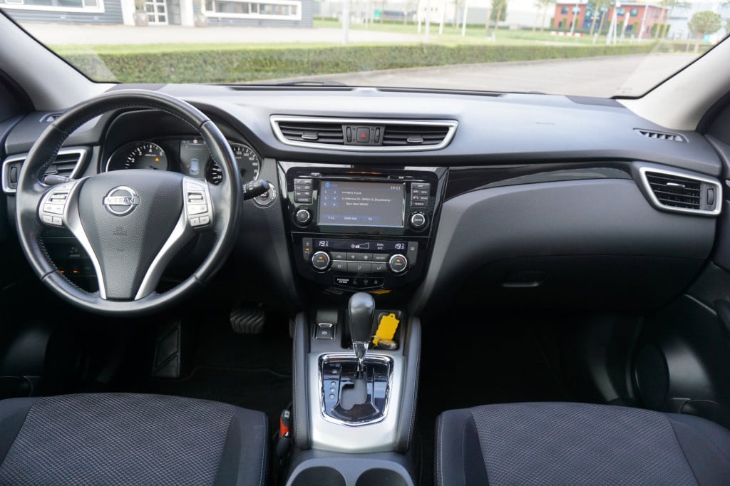 Nissan Qashqai 1.2 connect edition automaat climate / navi / 360 camera / c