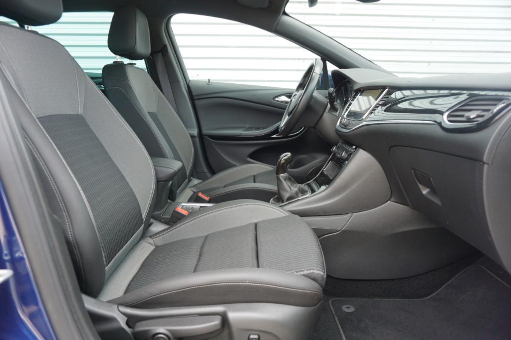 Opel Astra sports tourer 1.2 elegance airco / navi / cruise / camera / park
