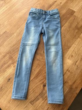 Spijkerbroek maat 122.