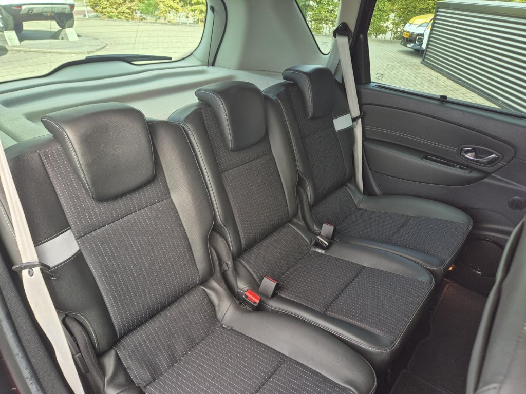 Renault Scenic tce 130 bose navigatie, trekhaak, climate control, cruise co
