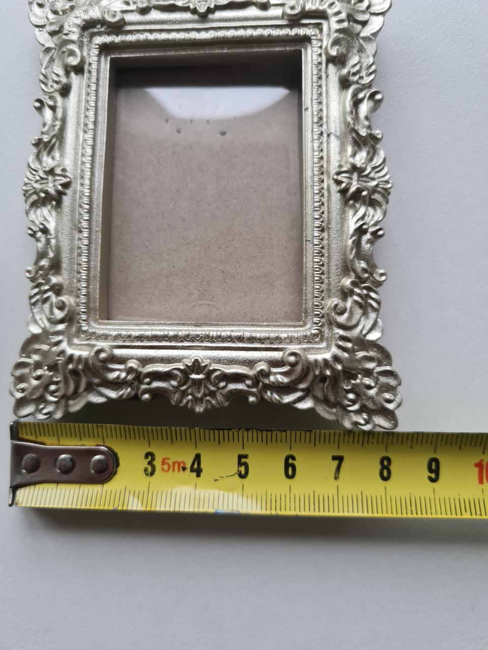 Zilver fotolijstje met zwart houten standaard