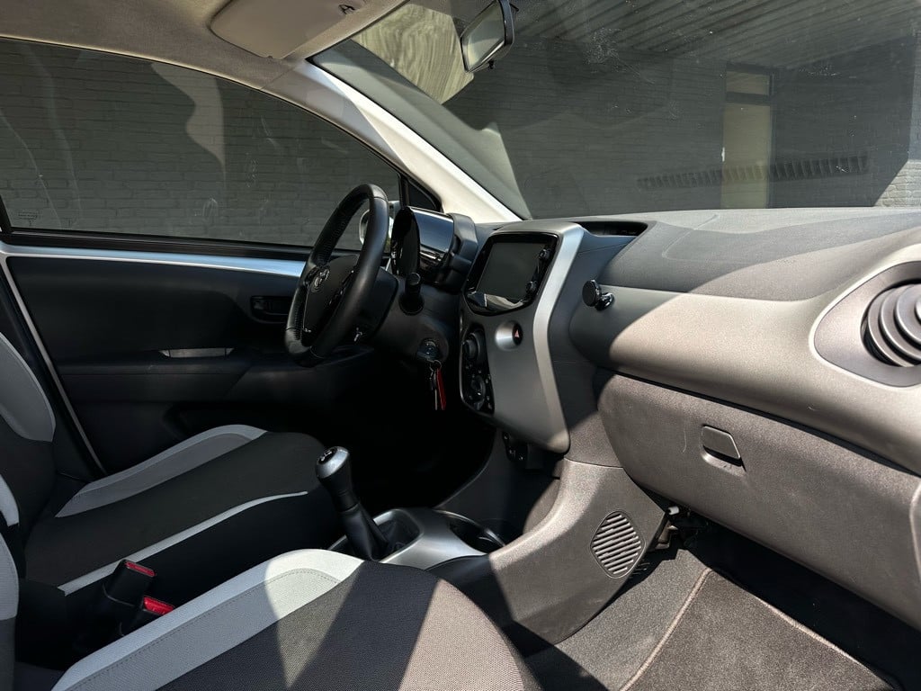 Toyota Aygo 1.0 vvt-i x-play // musketier sport pakket // uniek! //