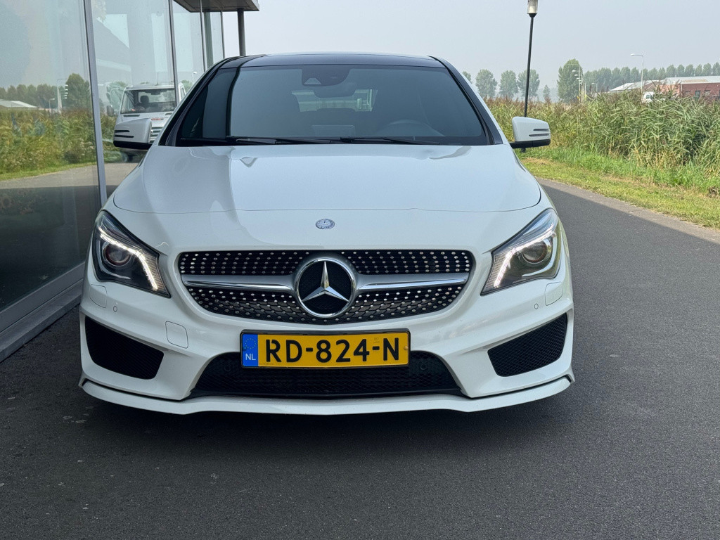 Mercedes-Benz Cla shooting brake 180 amg automaat , panoramadak , achteruit