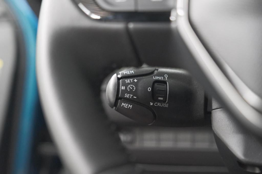 Peugeot E-2008 ev allure 54 kwh | soh 97,7% | 11 kw lader | apple carplay |
