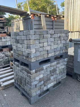Betonklinkers op pallets