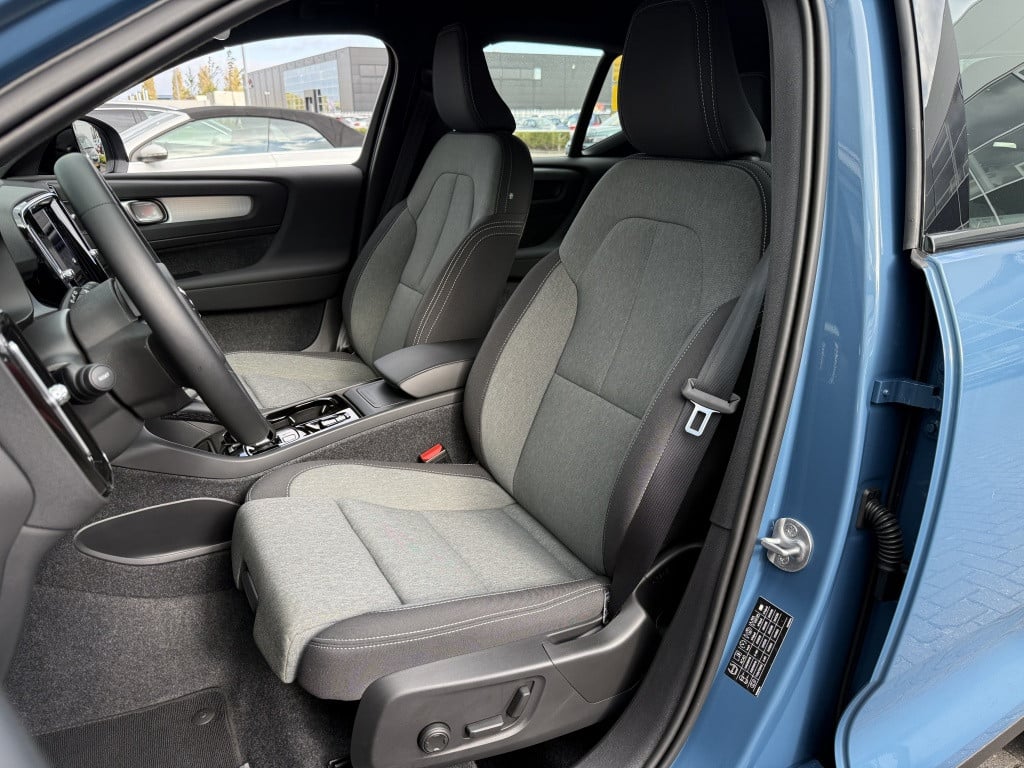 Volvo XC40 b4 197pk plus dark |adap.cruise| trekhaak | camera| elektrische