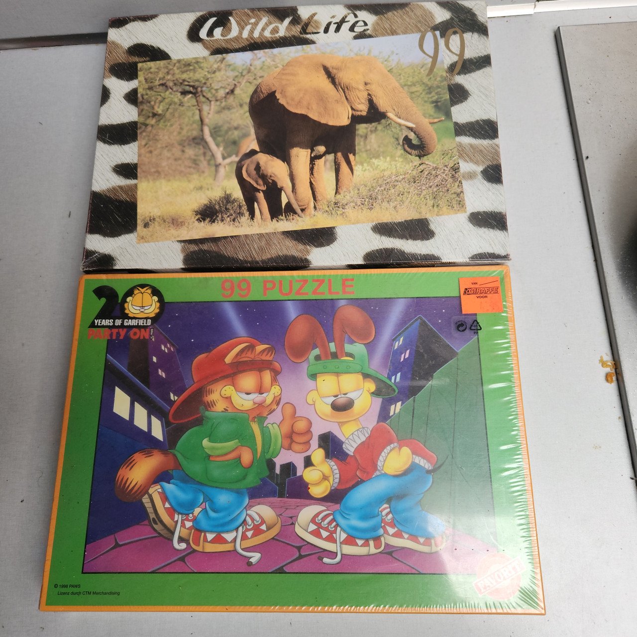 2 puzzels Garfield is nieuw en olifant