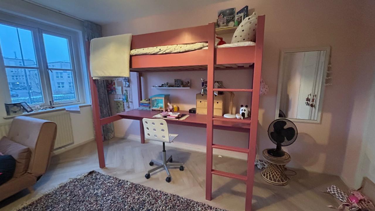 Een-persoons hoogslaper incl bureau (90x200cm)