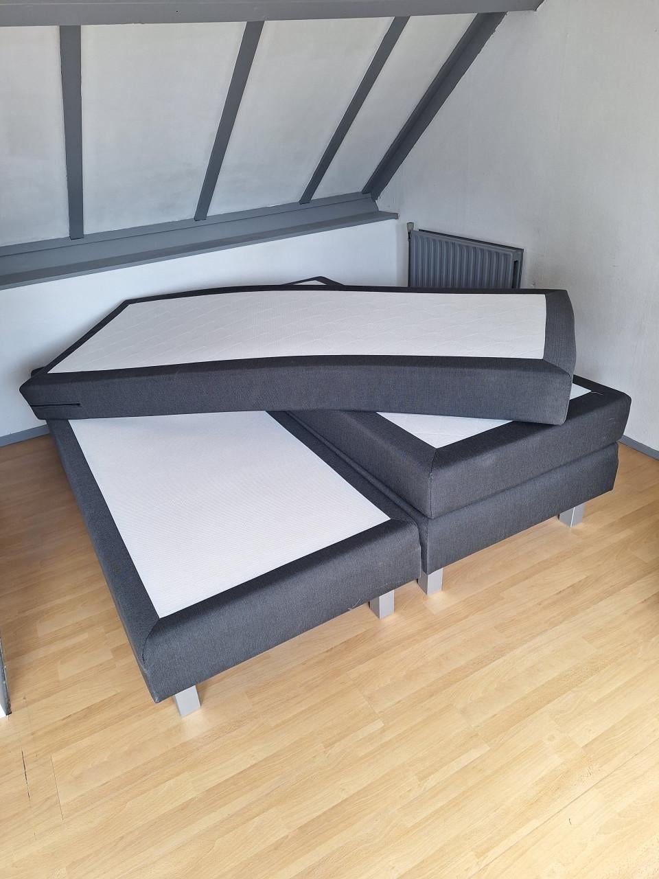 Boxsping bed