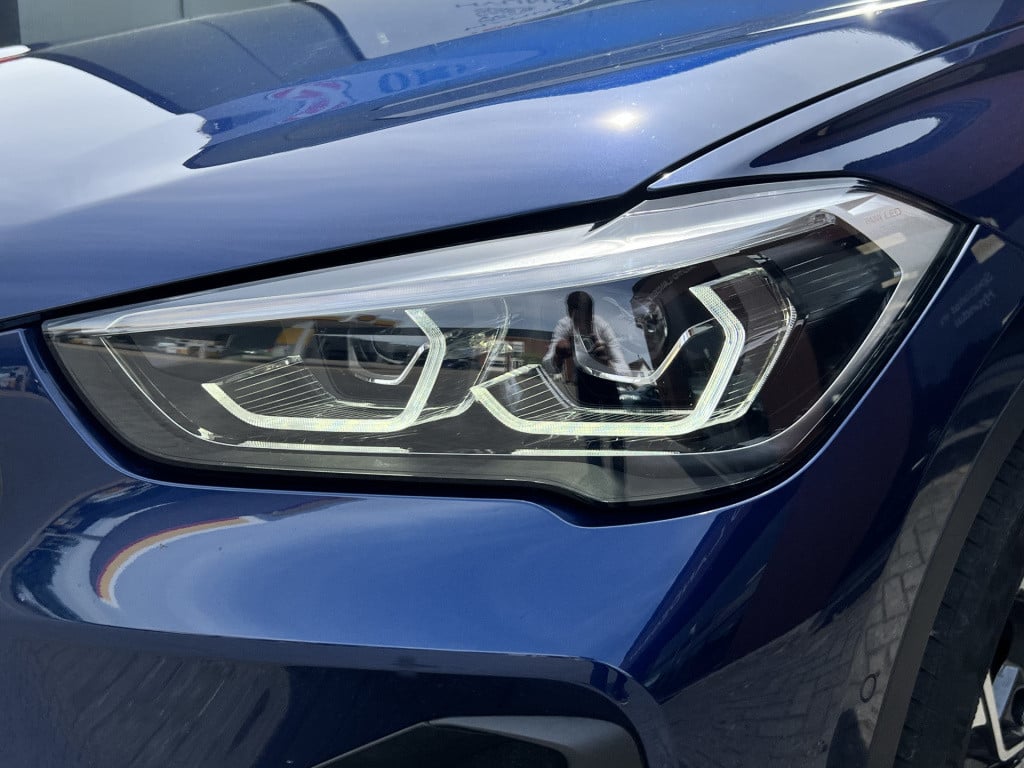 BMW X1 sdrive18i high executive - xline | leder | panorama | sportstoel | n