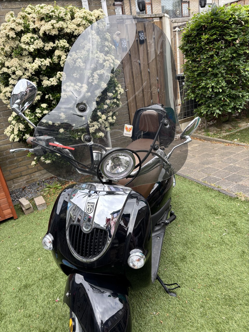 Grande retro scooter