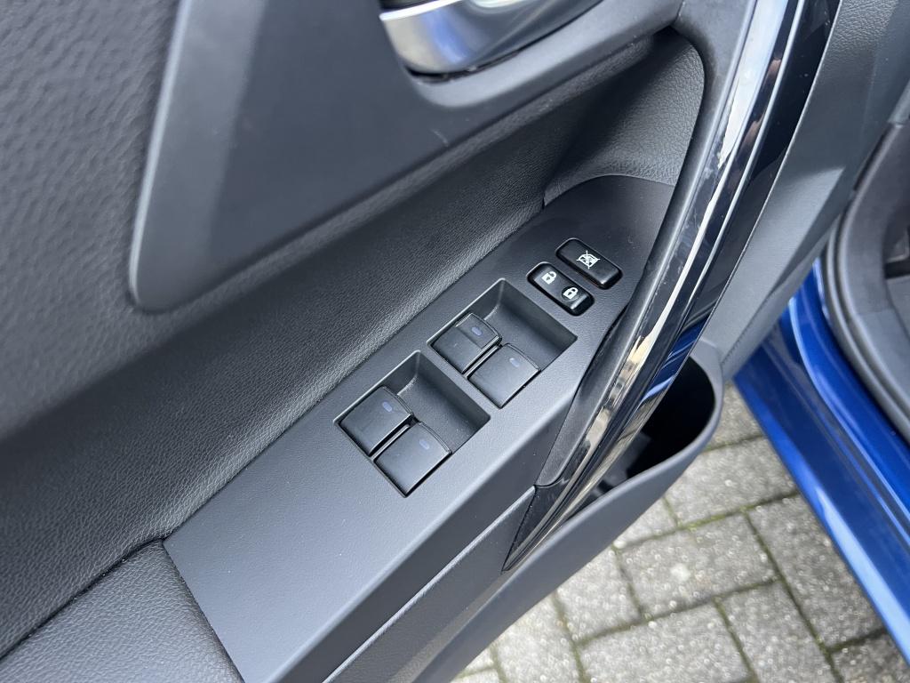 Toyota Auris 1.8 hybrid bus. pro