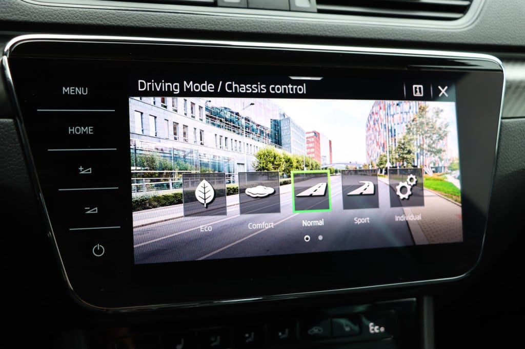 Skoda Superb combi 1.4 tsi iv sportline business 218pk dsg6