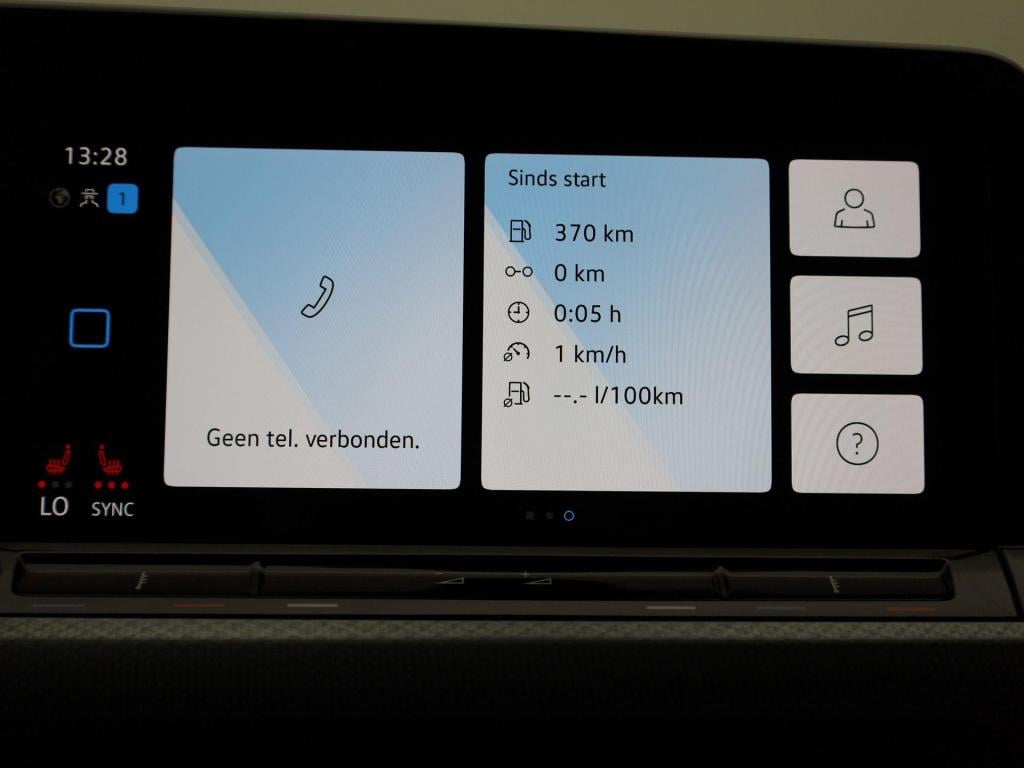 Volkswagen Golf 1.0 etsi life | automaat | panorama dak | virtual cockpit |
