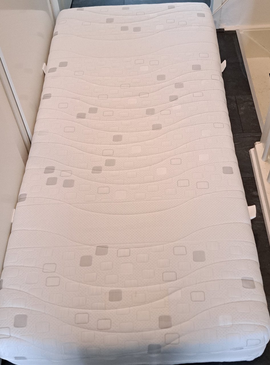Koudschuimmatras ● 90 x 200 x 20 ● HR40 ● H2 hardheid ● wasbare hoes