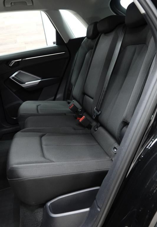 Audi Q3 35 tfsi | acc | carplay | pdc |