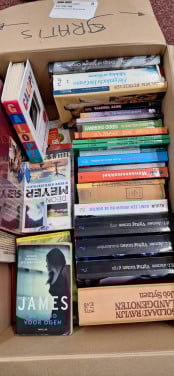 3 dozen nederlandse en duitstalige boeken