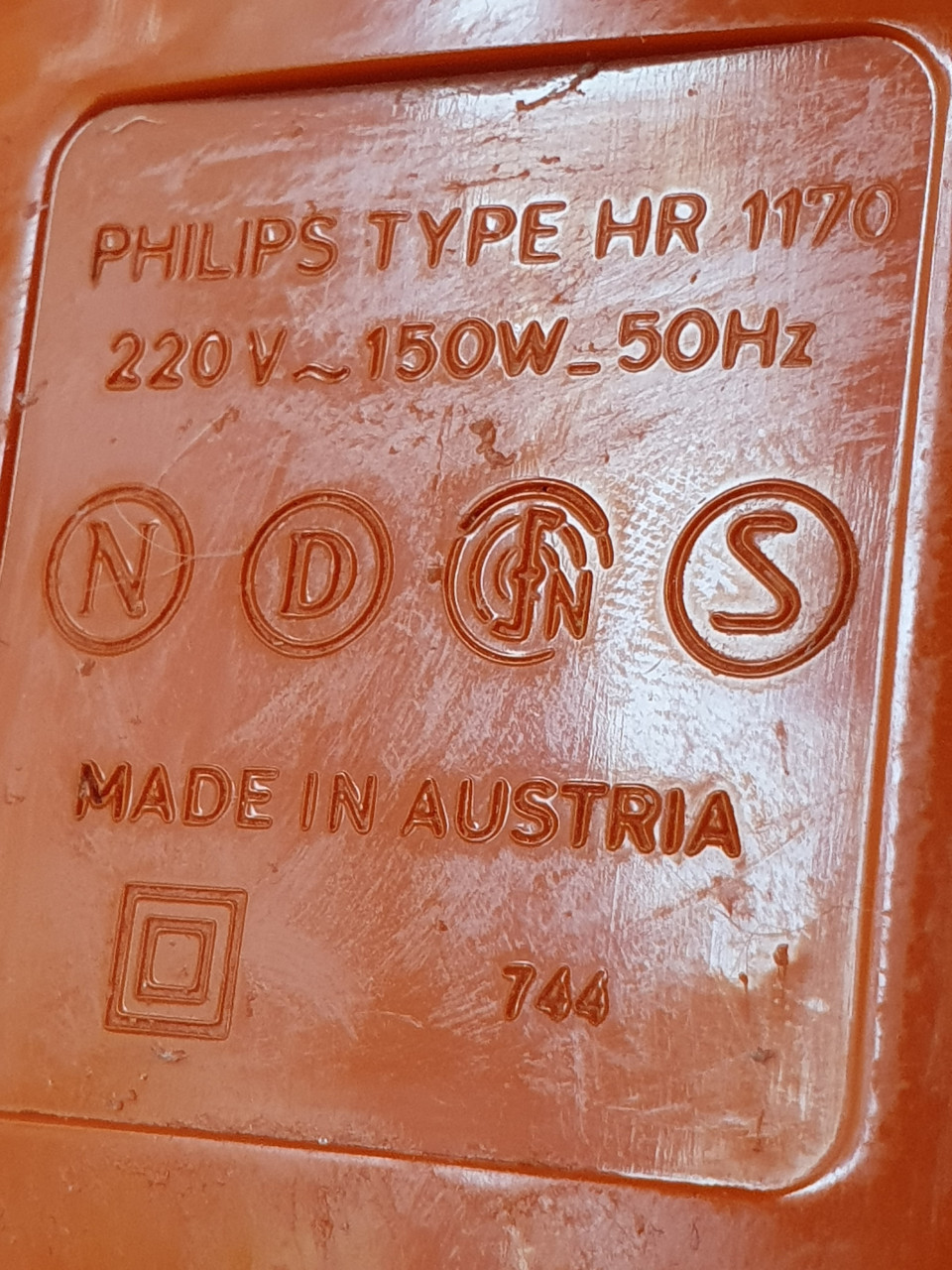 Mooie werkende vintage Philips HR 1170 in puntgaaf oranje....